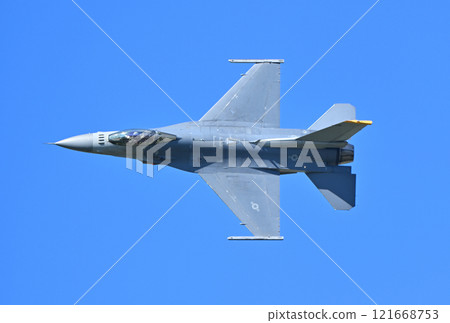 Maneuvering of the US Air Force fighter F-16 Fighting Falcon 121668753