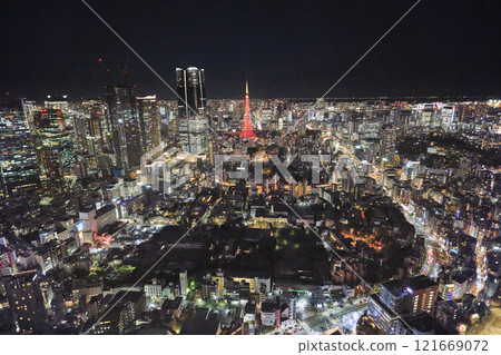 從六本木新城東京鐵塔看到的東京城市夜景就像一顆紅色的寶石 從六本木新城東京鐵塔看到的東京城市夜景就像一顆紅色的寶石 121669072