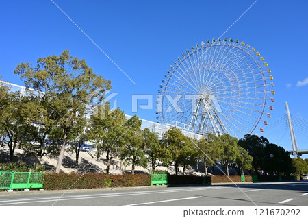 Tempozan Ferris Wheel gondolas and surrounding roads 121670292