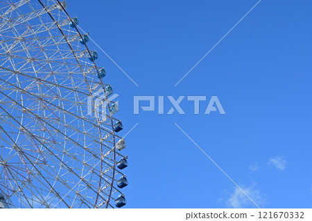 Ferris wheel gondola and clear sky 121670332