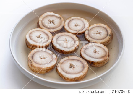 Burdock root slices to remove the bitterness 121670668