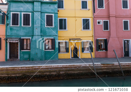 Ancient doors and windows 121671038