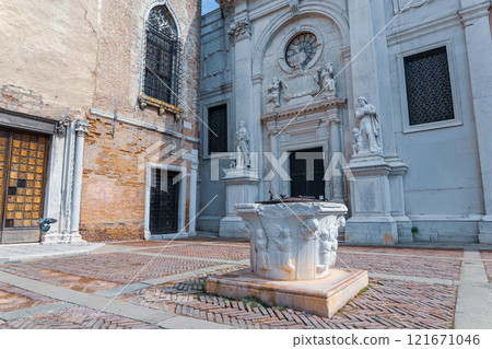 Beaufitul streets and alleys in Venice, Italy Beaufitul streets and alleys in Venice, Italy 121671046