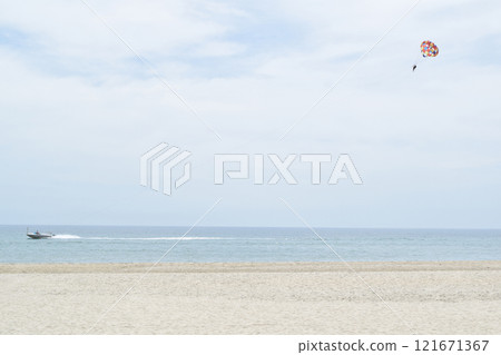 Parasailing in Da Nang, Vietnam 121671367