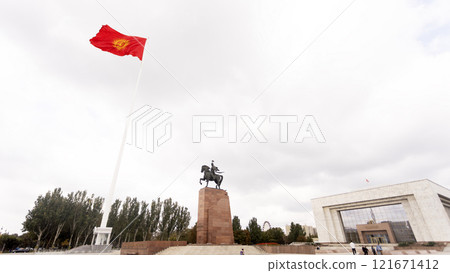 Kyrgyz state historical museum and statue of manas in Ala-Too Square, the largest museum in Kyrgyzstan 121671412