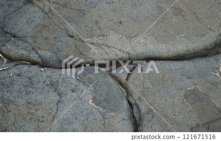 The surface of the stone is covered with cracks, texture The surface of the stone is covered with cracks, texture 121671516