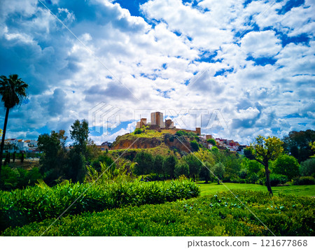 Views from the Parque de la Retama of the castle of Alcala de Guadaira in Seville, in blue sky and white clouds Views from the Parque de la Retama of the castle of Alcala de Guadaira in Seville, in blue sky and white clouds 121677868