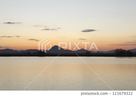 Mount Mikami and sunrise seen from Lake Kihama 121679322