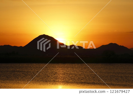 Mount Mikami and sunrise seen from Lake Kihama 121679427