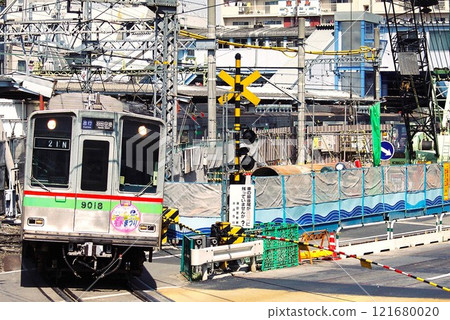 Chiba New Town Railway 9000 series train on the Keikyu Airport Line before the overpass 121680020