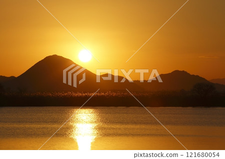 Mount Mikami and sunrise seen from Lake Kihama 121680054