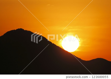Mount Mikami and sunrise seen from Lake Kihama 121680055
