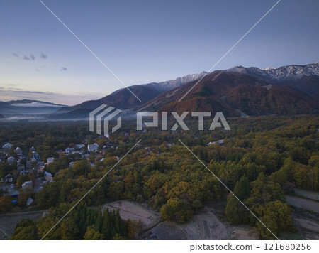 Sea of clouds and beautiful autumn leaves in Hakuba Village before sunrise, Hakuba Village, Nagano Prefecture (aerial shot by drone) 121680256