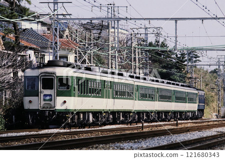 1987: Shirakaba, a tatami-mat train running on the Tokaido Main Line 121680343