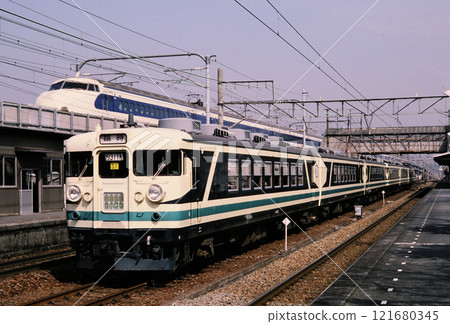 1987: Joyful Train Nanohana stops at Kusanagi Station 121680345