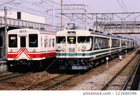 119 series and Nanohana at Kusanagi Station in 1987 119 series and Nanohana at Kusanagi Station in 1987 121680346