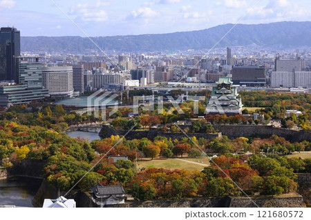 大阪城，秋天，秋葉，大阪城公園，高高的秋天天空，在大阪城周圍散步，大阪觀光，入境旅遊，秋天的大阪城 121680572