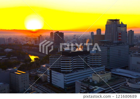 第一個日出，日出，日出，新年，大阪城，大阪城公園，冬天的日出，冬天的日出 121680689