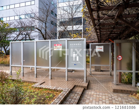 Outdoor public smoking areas (designated smoking areas) 121681086
