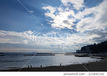 Atami Beach in the morning 121681102