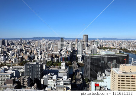 從 The Fine Tower Otemae 的休息室看到大阪的中之島、天滿橋、天滿、北區、中央區和梅田的建築物 121681132