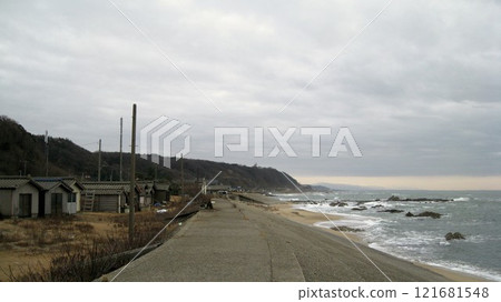 The rough Sea of Japan in winter and a deserted guardhouse The rough Sea of Japan in winter and a deserted guardhouse 121681548