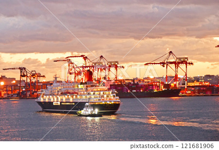 Container yard in Tokyo Bay 121681906