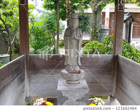 Bodhisattva statue at Zenkokuji Temple [Shinjuku, Tokyo] 121682464