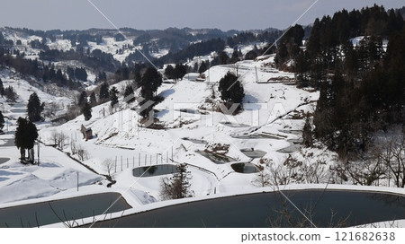Snowy scenery of rice terraces in Yamakoshi Snowy scenery of rice terraces in Yamakoshi 121682638