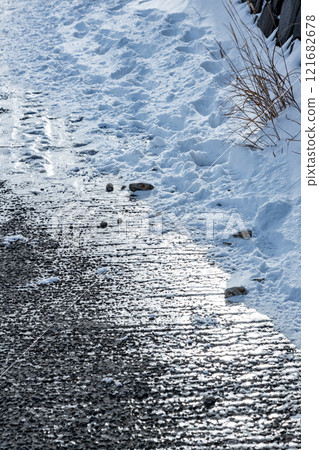 Snow mountain 121682678