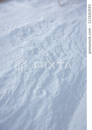 Snow mountain 121682693