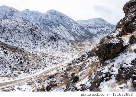 Snow mountain 121682698