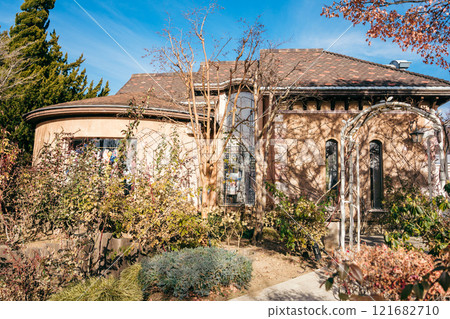 河口湖音樂森林博物館的藍天與歐式建築 121682710