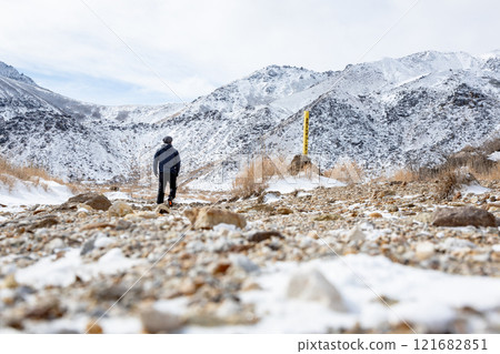 Snow mountain 121682851