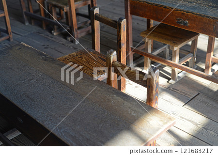 小豆島二十四眼電影村田浦分校教室學習桌椅 121683217