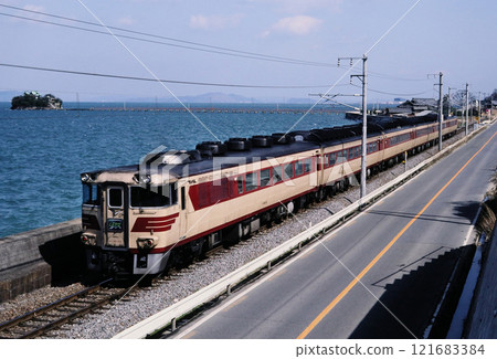 Kiha 181 Shiokaze running near Takuma Station on the Yosan Line in 1987 Kiha 181 Shiokaze running near Takuma Station on the Yosan Line in 1987 121683384