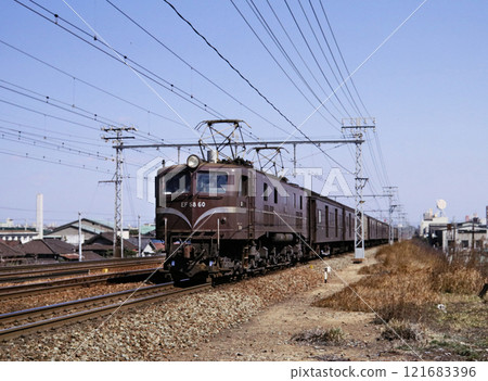 EF58 freight train running on the Tokaido Main Line in Nishinomiya City, 1976 121683396