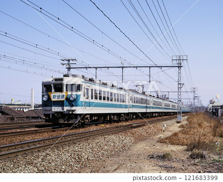 1976年165號新快速列車在西宮車站附近運行 1976年165號新快速列車在西宮車站附近運行 121683399
