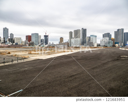 The former Tsukiji Market site, where large-scale redevelopment is planned (photographed in January 2025) 121683951