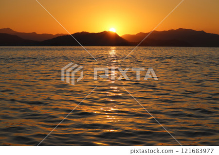 瀨戶內海的第一次日出,拍攝於2025年1月1日 瀨戶內海的第一次日出,拍攝於2025年1月1日 121683977
