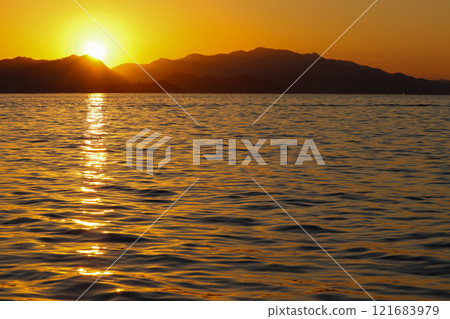 瀨戶內海的第一次日出,拍攝於2025年1月1日 瀨戶內海的第一次日出,拍攝於2025年1月1日 121683979