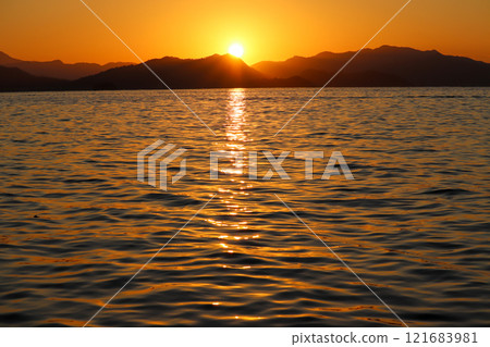 瀨戶內海的第一次日出,拍攝於2025年1月1日 瀨戶內海的第一次日出,拍攝於2025年1月1日 121683981