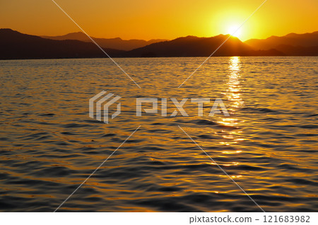 瀨戶內海的第一次日出,拍攝於2025年1月1日 瀨戶內海的第一次日出,拍攝於2025年1月1日 121683982