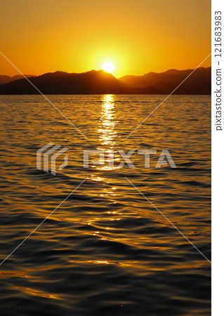 瀨戶內海的第一次日出,拍攝於2025年1月1日 瀨戶內海的第一次日出,拍攝於2025年1月1日 121683983