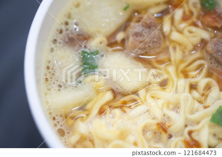 咖哩味杯拉麵(照片素材) 咖哩味杯拉麵(照片素材) 121684473