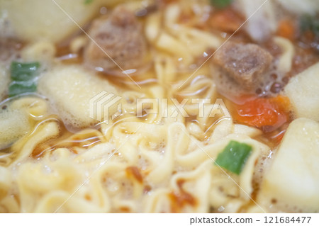 咖哩味杯拉麵(照片素材) 咖哩味杯拉麵(照片素材) 121684477