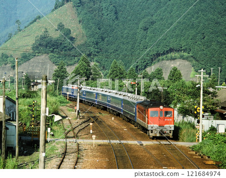 1976年紀成本線DF50特快列車到達船津站 121684974