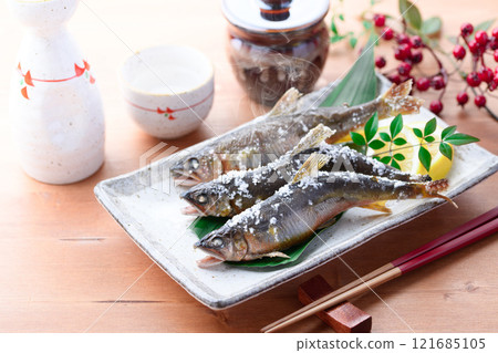 Salt-grilled wild sweetfish (wild sweetfish from Kozagawa, Wakayama Prefecture) Local cuisine 121685105