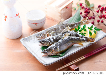 Salt-grilled wild sweetfish (wild sweetfish from Kozagawa, Wakayama Prefecture) Local cuisine Salt-grilled wild sweetfish (wild sweetfish from Kozagawa, Wakayama Prefecture) Local cuisine 121685106