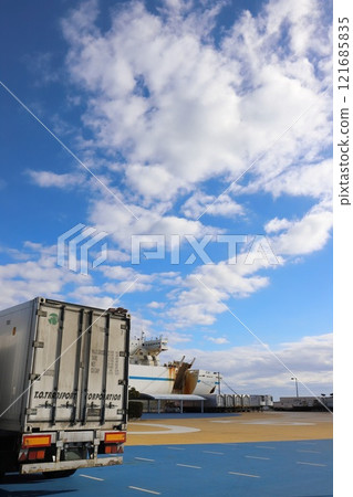 Sunflower Daisetsu anchored at Oarai Port, Ibaraki 121685835